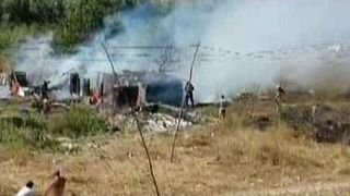 Scandal monstru in Galati. Un barbat a incendiat casa rivalului si a iesit gol pusca pe strada. O femeie ar fi aprins scandalul