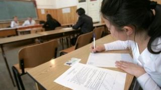 Sesiunea de toamna a Bacalaureatului a inceput. Peste 42.000 de absolventi de liceu s-au inscris la examen