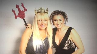 Aparitie surprinzatoare a Elenei Udrea la ziua Prodancei! Celebra blonda a aratat superb intr-o rochita scurta si sexy!