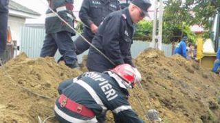 Un barbat se afla in stare grava dupa ce un mal de pamant l-a ingropat de viu