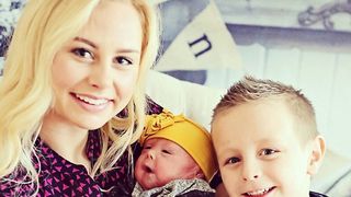 Imagini cumplite! Acest bebelus arata ca un extraterestru. O fetita sufera de o boala crunta care ii face ca toata pielea sa ii cada la fiecare 4 ore