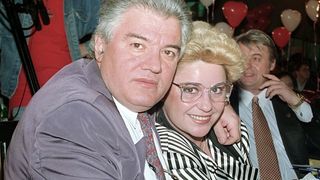 Vaduva lui Cornel Fugaru face parte din conducerea Societatii Romane de Radio! Stomatolog de profesie, Mirela castiga 4800 de lei pe luna