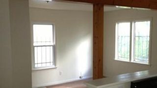 In prezent, casa este inchiriata unei familii de americani