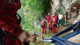 Sfarsit tragic pentru o turista din Germania. A murit in Muntii Fagaras dupa ce a cazut in gol peste 200 de metri. Trupul ei a fost scos din prapastie de salvamontisti