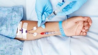 O femeie a fost externata de la Spitalul din Fagaras cu diagnosticul "durere". Cateva zile mai tarziu a murit de ulcer perforat