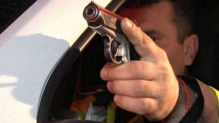 Constanţa: Şofer reţinut pentru ultraj după ce poliţiştii au tras un foc de avertisment pentru a-l calma