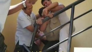 Un politist a inghitit banii primiti din mita, numai pentru a nu fi prins. Imagini incredibile!