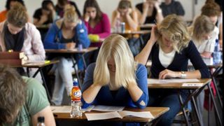 Azi, incep probele scrise ale examenului de Bacalaureat din sesiunea a doua la Limba şi literatura rom&acirc;nă