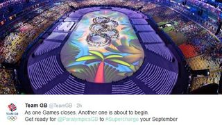 Ceremonia de &icirc;nchidere a Jocurilor Olimpice: sportivii s-au distrat &icirc;n ploaie, &icirc;n acordurile muzicii braziliene