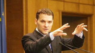 Fostul ministru Dan Sova incaseaza o adevarata avere de la Ambasada Kuweitului! Politicianul cercetat de DNA primeste pentru inchirierea unei vile suma de 600.000 de lei pe an!