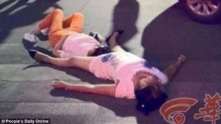 Doua femei au lesinat, dupa ce s-au certat timp de 8 ore in strada. Care a fost motivul scandalului
