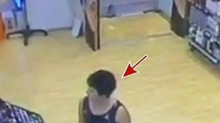 O respectabila doamna a furat fara nicio jena dintr-un magazin de cosmetice. Ce obiect nepretuit a facut-o sa nu se poata stapani