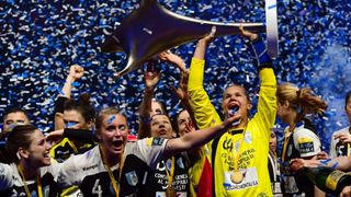 Sportivele de la CSM Bucuresti au primit titlul de Ceatean de Onoare al Bucurestiului si premii de cate 5000 de lei