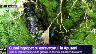 Gunoi, ingropat cu excavatorul in Parcul Natural Apuseni. Edilii, amendati cu 100.000 de lei: "Am găsit doline pline ochi efectiv cu gunoaie. &Icirc;n loc să cureţe zona, au dus gunoaiele &icirc;n grotele formate