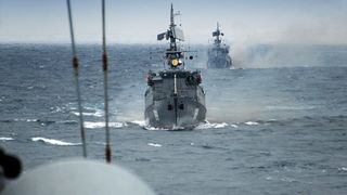 25 de nave rusesti fac manevre militare in Marea Neagra