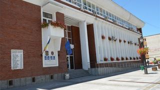 Mai bine de un sfert din angajatii Primariei Resita vor ramane fara loc de munca. Primarul municipiului: &bdquo;Sunt 5 soferi. N-am nimic cu oamenii astia, dar nu fac nimic toata ziua&rdquo;