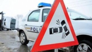 Trei răniţi &icirc;ntr-un accident produs pe DN 1, &icirc;n judeţul Bihor, şi &icirc;n care au fost implicate trei autoturisme