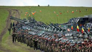 Militarii trec Carpatii, in mod simbolic, la 100 de ani de la intrarea Romaniei in Primul Razboi Mondial