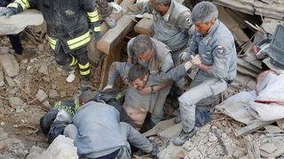 Vesti bune din Italia! Doar patru romani mai sunt dati disparuti dupa cutremurul de saptamana trecuta! Restul au fost gasiti in viata!