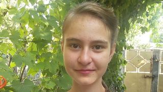 La 13 ani, Simona are o tumoare de 9 cm! Doar o minune o poate salva pe fata