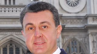 Cat de usor a castigat Principele Radu o adevarata avere! Sotul Principesei Margareta a primit 2 milioane de lire sterline drept despagubiri intr-un proces cu un ziarist