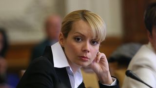 Salariul urias obtinut de sotia lui Victor Ponta de la Parlamentul European! Daciana a castigat anul trecut 75.925 euro, insa pentru afacerea sa aduce bani de acasa