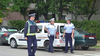 50 de bucuresteni au murit si alti 300 au ajuns la spital pentru ca au facut un gest banal. Politistii ii amendeaza pentru asta, dar lor nu le pasa