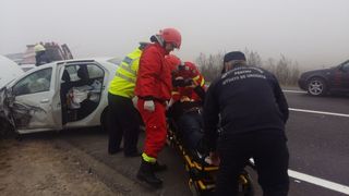 Trafic blocat pe DN71 &icirc;n urma unui accident soldat cu un mort şi un rănit, produs din cauza unei depăşiri imprudente