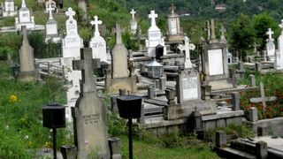 Caz ireal la Spitalul din Dej. O familie a primit cadavrul altei femei. Si-au dat seama de gafa dupa ce au inmormantat-o