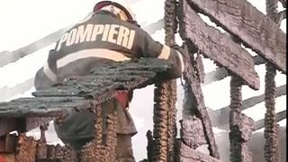 Biserica din lemn din satul maramuresean Sanmarghita, monument din secolul al XVIII-lea, a ars complet intr-un incendiu