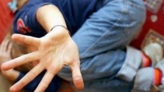 Minor batut si umilit de doi adolescenti. Bunica unui agresor: &bdquo;S-a jucat cu copiii si atata tot!&rdquo;