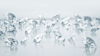 ANAF are in stocuri diamante de zeci de mii de euro! Bijuteriile au fost confiscate de la interlopi si traficanti si sunt scoase la vanzare!