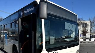 Un autobuz RATB a fost implicat intr-un accident rutier. 8 persoane au fost ranite