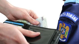 Procurorii DNA au trimis in judecata un politist din Capitala care a cerut 10.000 de euro pentru favorizarea unei persoane.