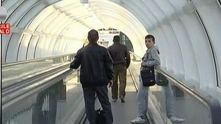 Au cheltuit aproape 3 mil. de euro din banii publici pe o investiţie care nu foloseşte nimănui la nimic. Trotuarul rulant din Gara de Nord zace &icirc;n paragină de mai bine de doi ani