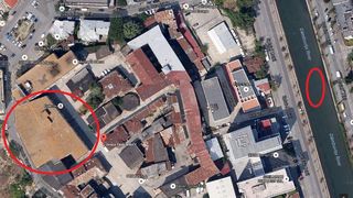 Intre clubul Colectiv si locul unde ar putea fi insula comemorativa de pe Dambovita (zonele marcate cu rosu) este o distanta scurta