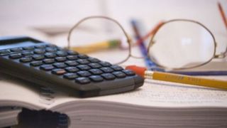 Guvernul vrea sa cresca contribuţiile de asigurări ale angajaţilor. PFA vor fi puternic afectate