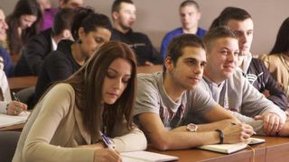 Vesti bune pentru liceenii care vor sa studieze in America. Elevii pot obtine burse gratuite prin programul FLEX