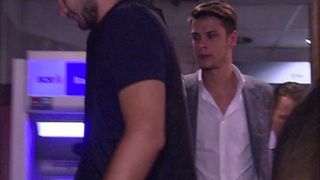 Prima imagine cu tanarul desfigurat de Mario Iorgulescu si clanul Calu. L-au atras intr-o vila din zona Foisorul de foc si i-au scos 5 dinti cu tocatorul de snitele