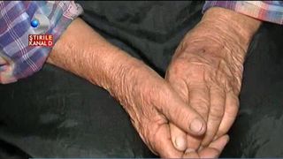 Bunica Maria, batranica din Timis parasita de copii, isi sarbatoreste ziua singura, intr-o saracie lucie. Lectia de viata oferita de batrana din Timis