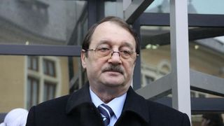 Cum se jura masonii la ceremoniile asemanatoare aceleia in care a fost ridicat in grad Mircea Basescu: &bdquo;Sa am corpul taiat in doua, maruntaiele scoase, trupul sa imi fie ars!"