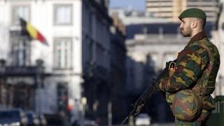 Politistii francezi au arestat din ianuarie pana in prezent 293 de persoane suspecte de terorism