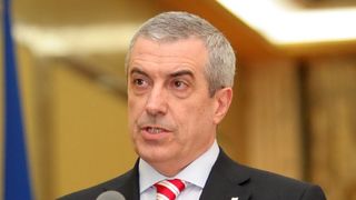 Calin Popescu Tariceanu, luat peste picior la o petrecere de motociclisti: &bdquo;La bere se sta la coada, domnu&rsquo; demnitar!&rdquo;