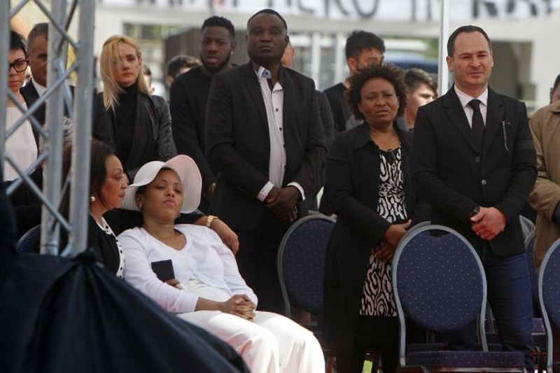 Familia fotbalistului, la inmormantarea acestuia