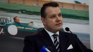 Povestea fostului ministru al Sanatatii care si-a cumparat un Ferrari de 1,2 milioane de euro! Ion Bazac avea 700.000 de euro in conturi si actiuni de 1,22 milioane de euro la o banca!