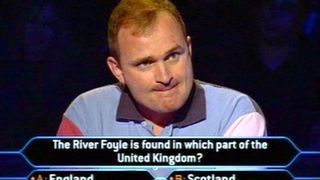 Cum a reusit sa castige un britanic marele premiu la "Vrei sa fii milionar", fara sa stie raspunsul la vreo intrebare! Cea mai mare frauda din istoria show-ului