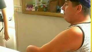 Vasile, barbatul fara maini din Brasov care a ajuns sa isi intretina copiii din cersit. "E rusinos ce fac, dar nimeni nu ma ajuta!" - Cat are pensie de handicapat