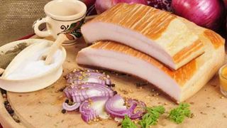 Un renumit nutritionist de la noi, despre mancarea bunicilor: "Slanina este extrem de nociva pentru organism"