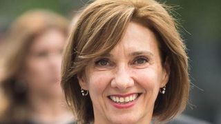 De cand sotul ei a devenit presedinte, Carmen Iohannis a incasat mai putini bani ca profesoara! Salariul Primei Doamne este mai mic cu 300 de lei decat in perioada in care acesta era primar!