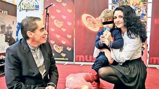 Petre Roman, alaturi de sotia sa, Silvia Chifiriuc, si de fiul Petrus